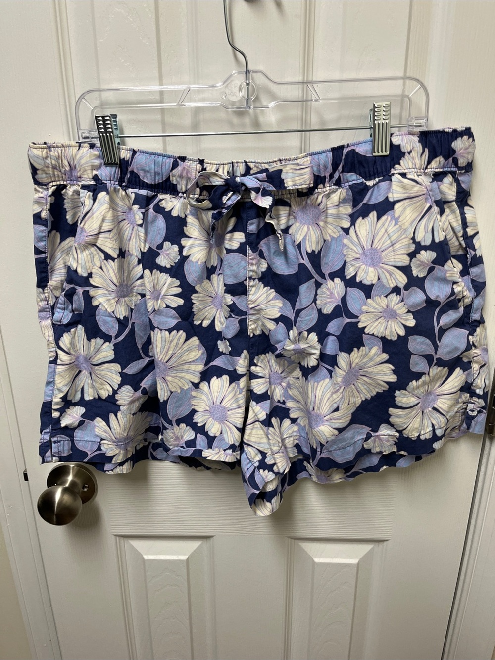GAP Navy Floral Tie-Waist Women’s Shorts - Lavender & Cream